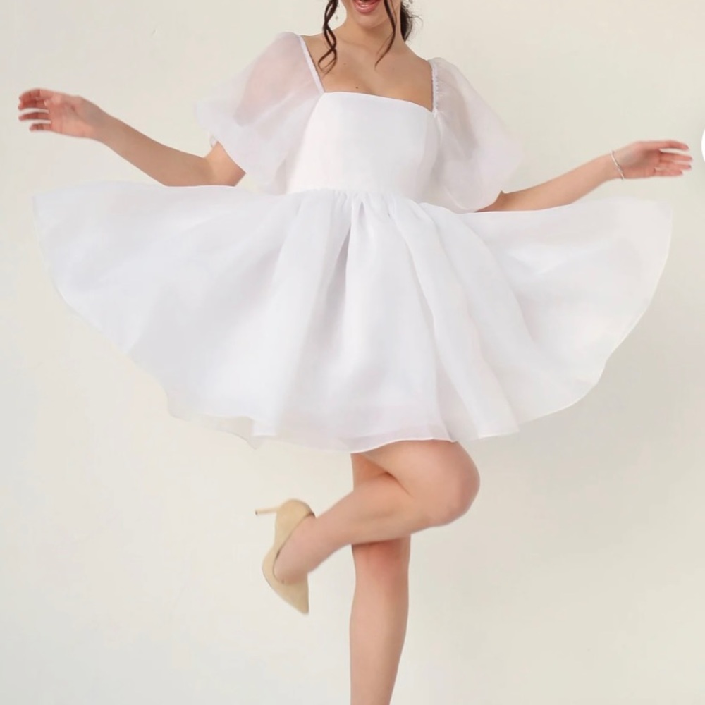 Puff sleeve short “wedding dress”